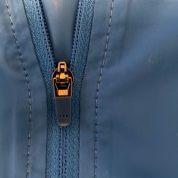 Running Room Fit wear vest. Size Large - Picture 6 of 9